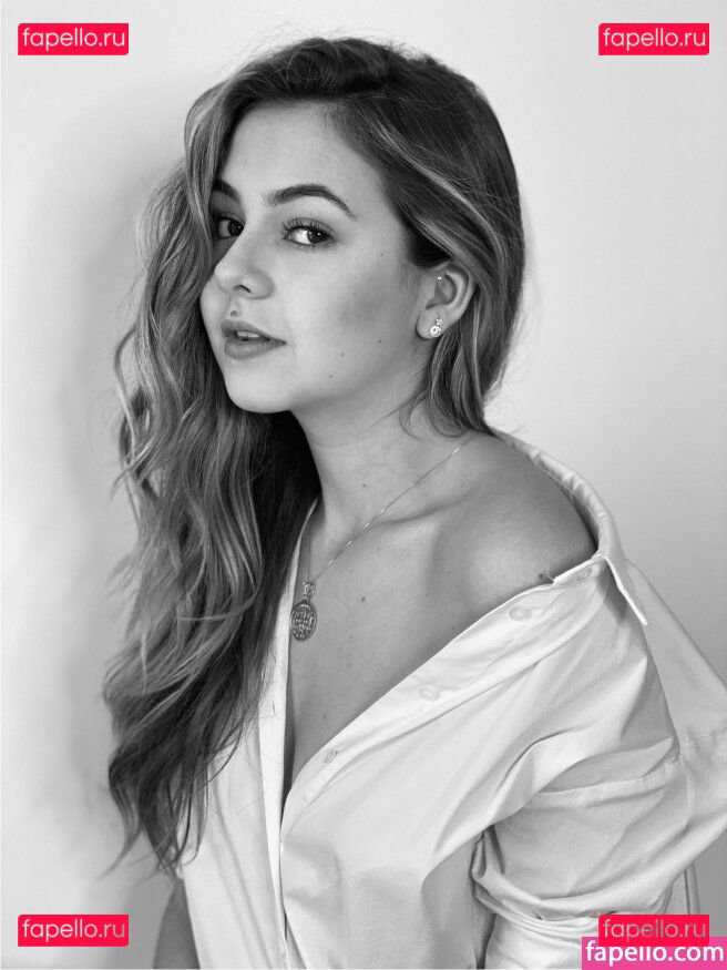 Klara Castanho / klarafgcastanho Onlyfans Photo Gallery 