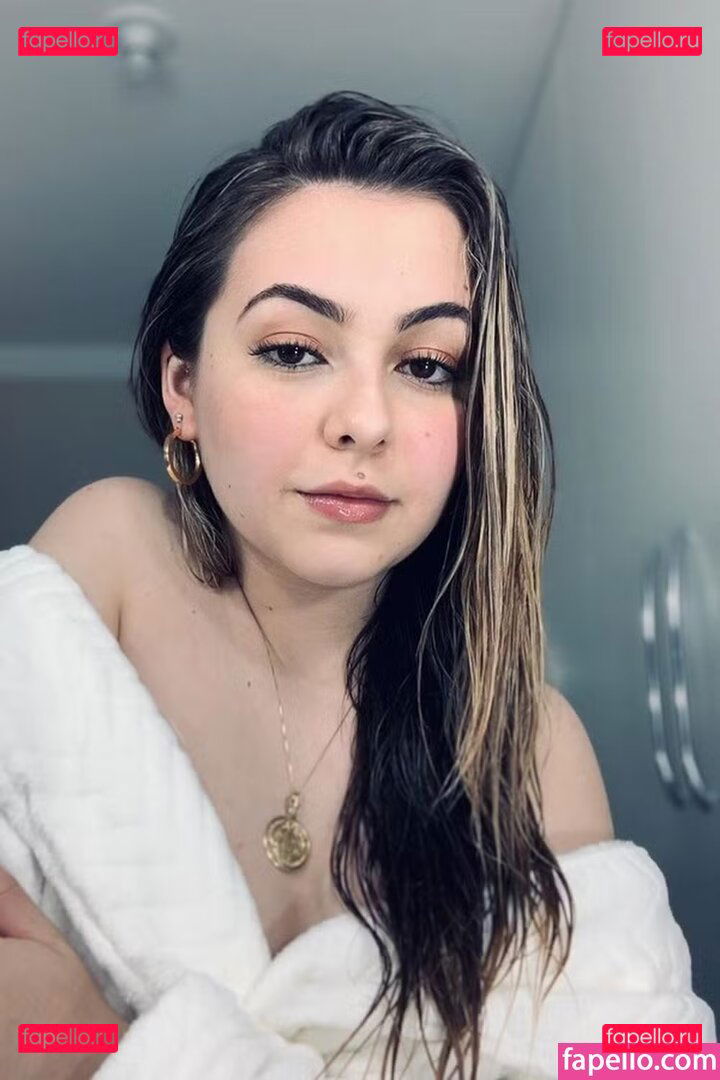 Klara Castanho / klarafgcastanho Onlyfans Photo Gallery 