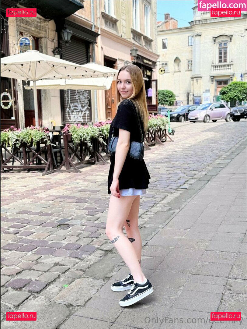 eeemily / eeemily.y Onlyfans Photo Gallery 