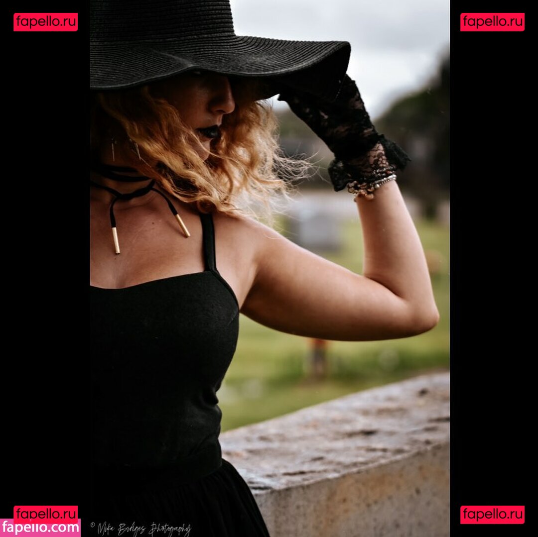 isapuzzini_model / xladonnax Onlyfans Photo Gallery 