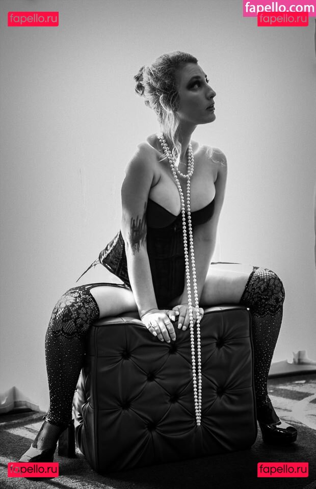 isapuzzini_model / xladonnax Onlyfans Photo Gallery 