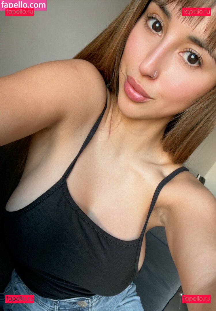 emi-ok / emiokok Onlyfans Photo Gallery 