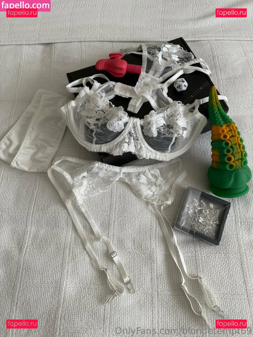 blondetempt69 Onlyfans Photo Gallery 