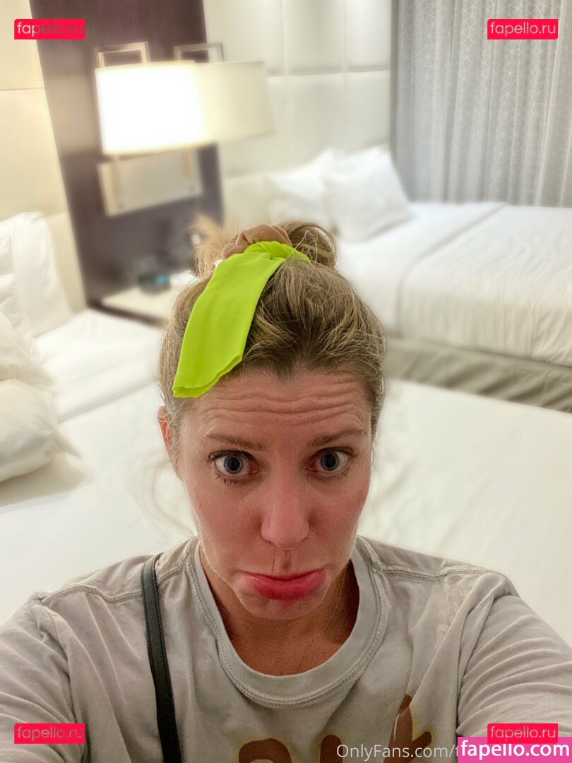 Heidi Redwood / mrsredwood / the.real.mrs.redwood Onlyfans Photo Gallery 