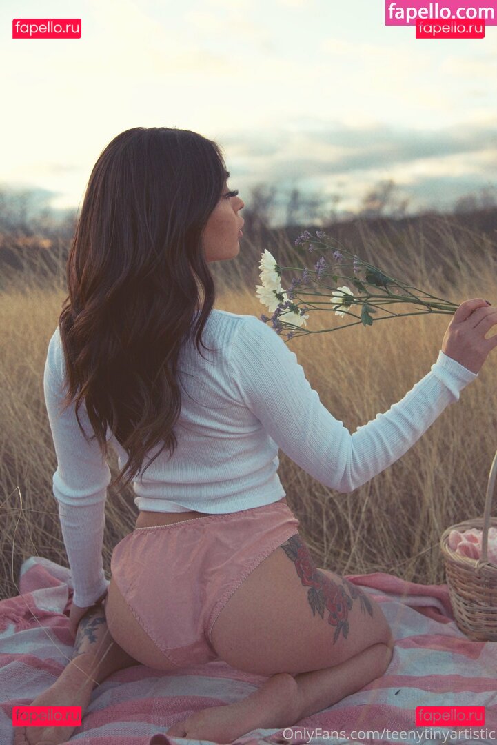 teenytinyartistic Onlyfans Photo Gallery 