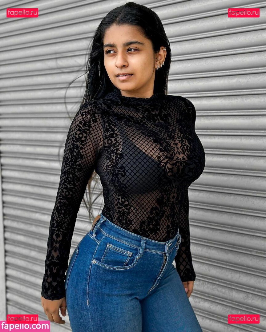 SUHANA KHAN Nude Onlyfans Photo 28