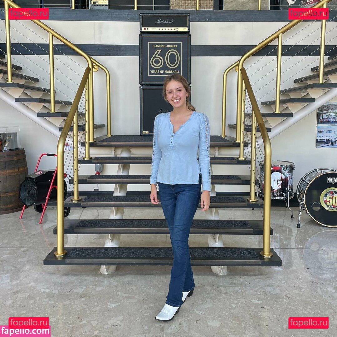 Extramimi / Mia Smith / mimimoonx / mimisounds Onlyfans Photo Gallery 