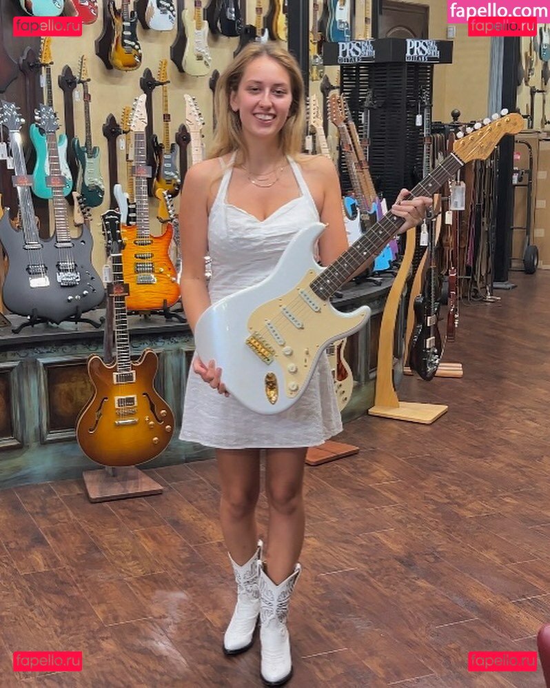 Extramimi / Mia Smith / mimimoonx / mimisounds Onlyfans Photo Gallery 