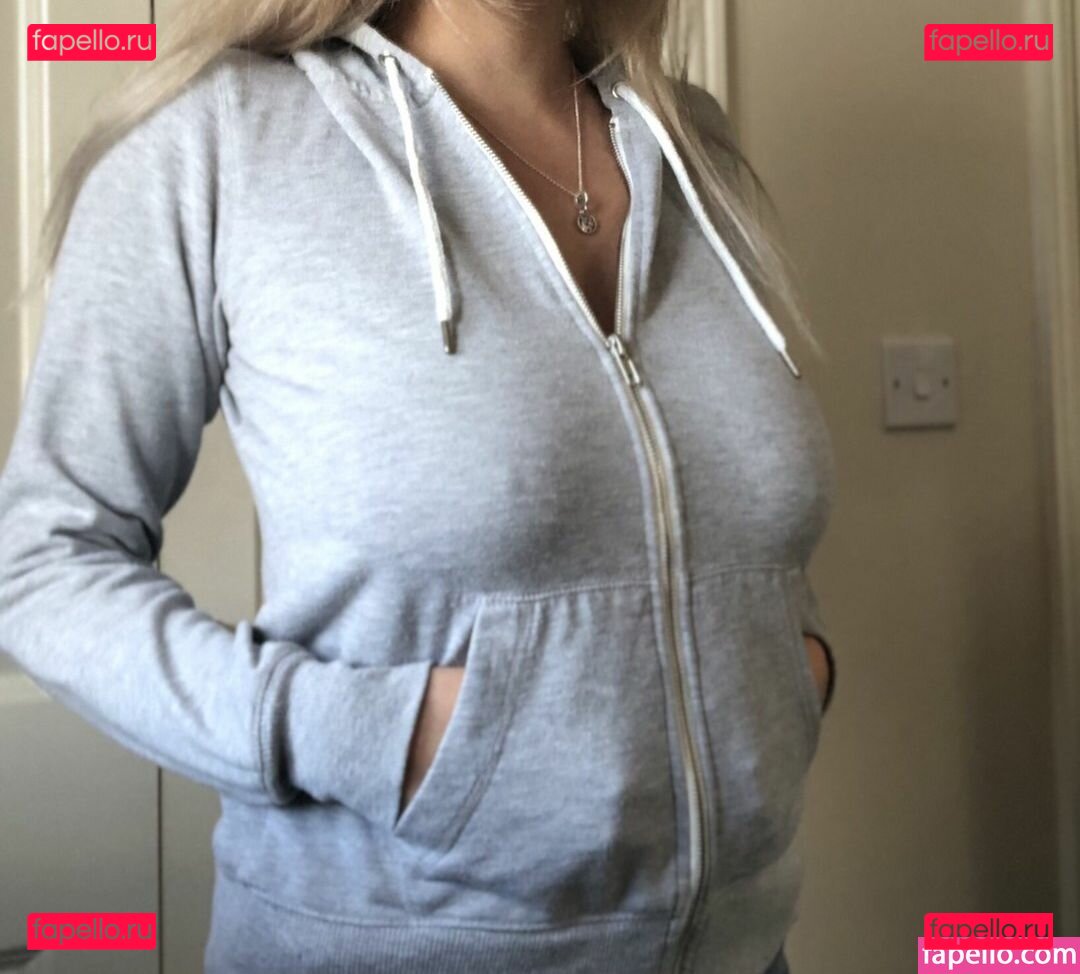 Extramimi / Mia Smith / mimimoonx / mimisounds Onlyfans Photo Gallery 