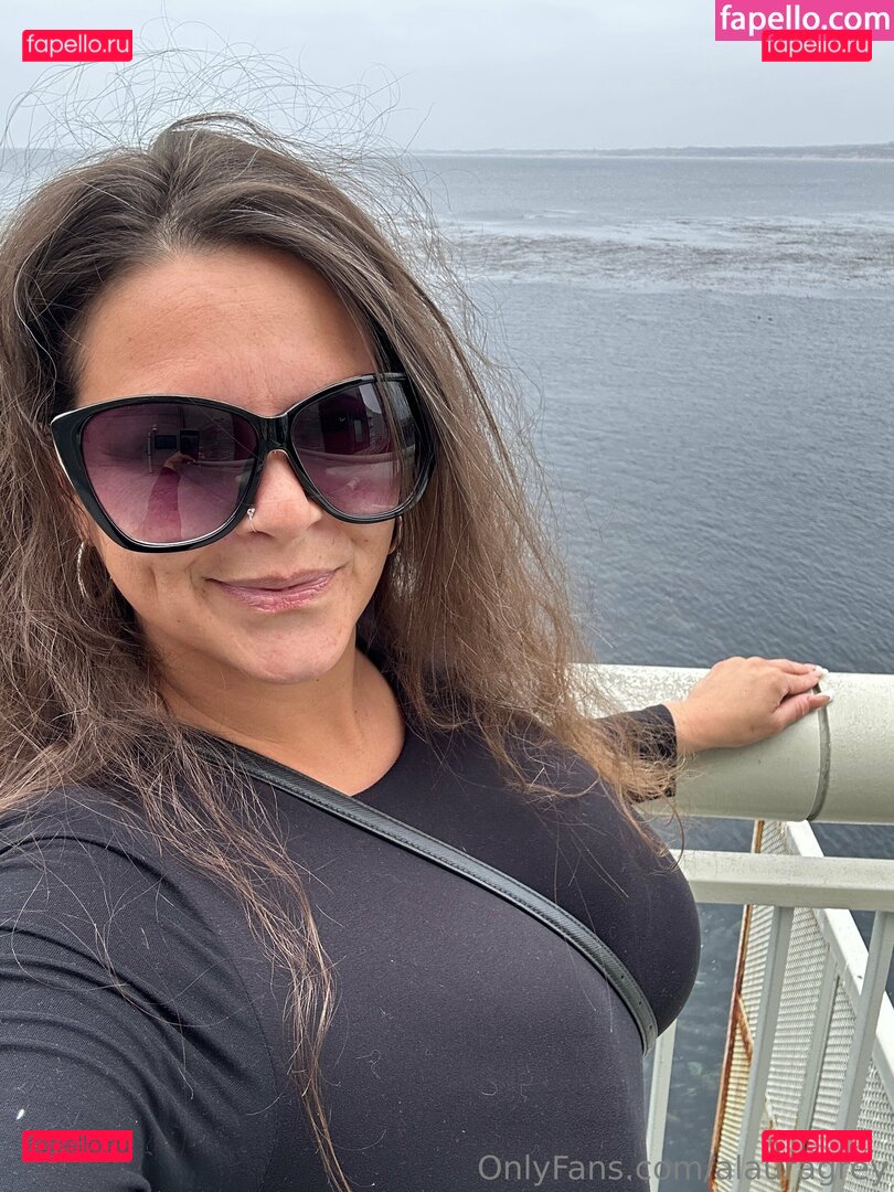 1alauragrey / alauragrey Onlyfans Photo Gallery 