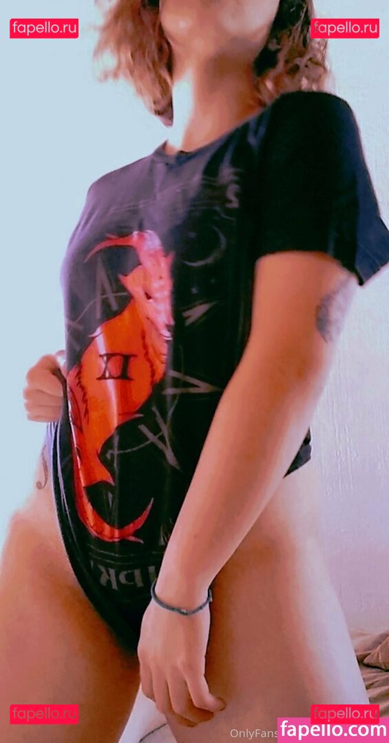 crimson.ghoul.101 / crimson_ghoul Onlyfans Photo Gallery 