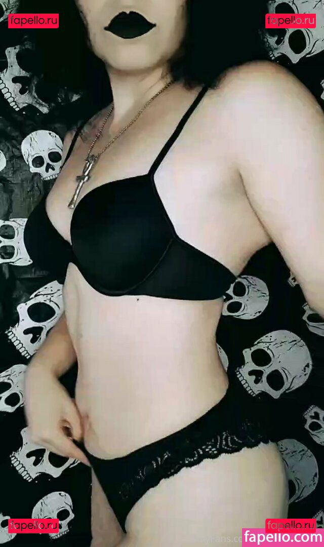 crimson.ghoul.101 / crimson_ghoul Onlyfans Photo Gallery 