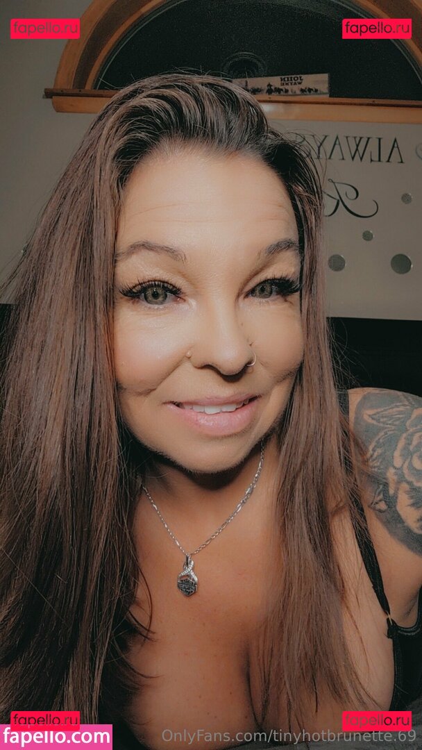 hotbrunette69 / tinyhotbrunette.69 Onlyfans Photo Gallery 