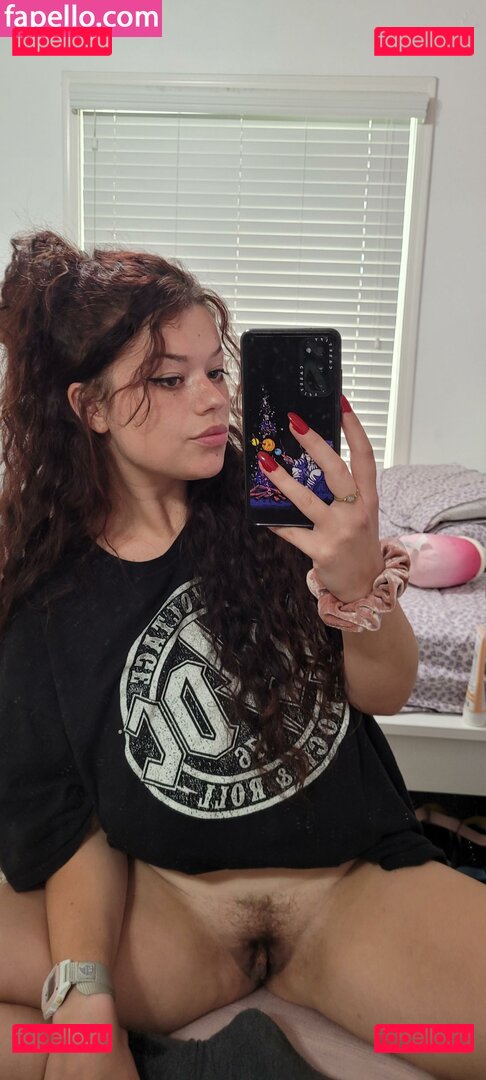 Sav / curvysav00 / curvysavv00 / savannahsbyrd / savvxxx Onlyfans Photo Gallery 