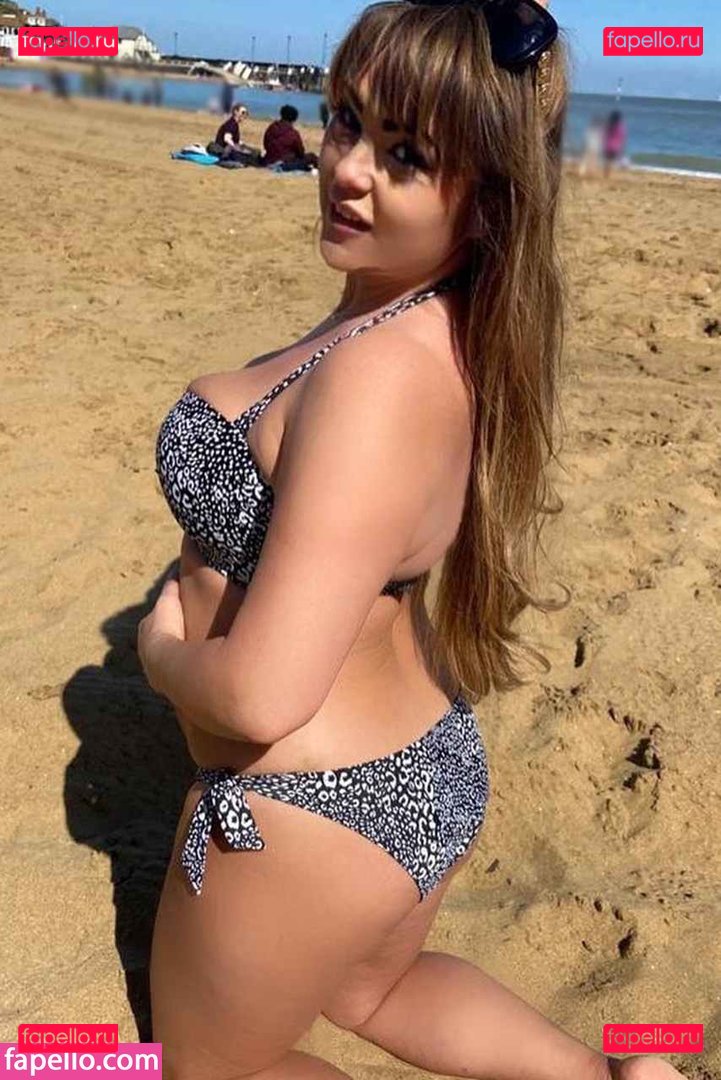 Danielle Nicholls Nude Onlyfans Photo 6