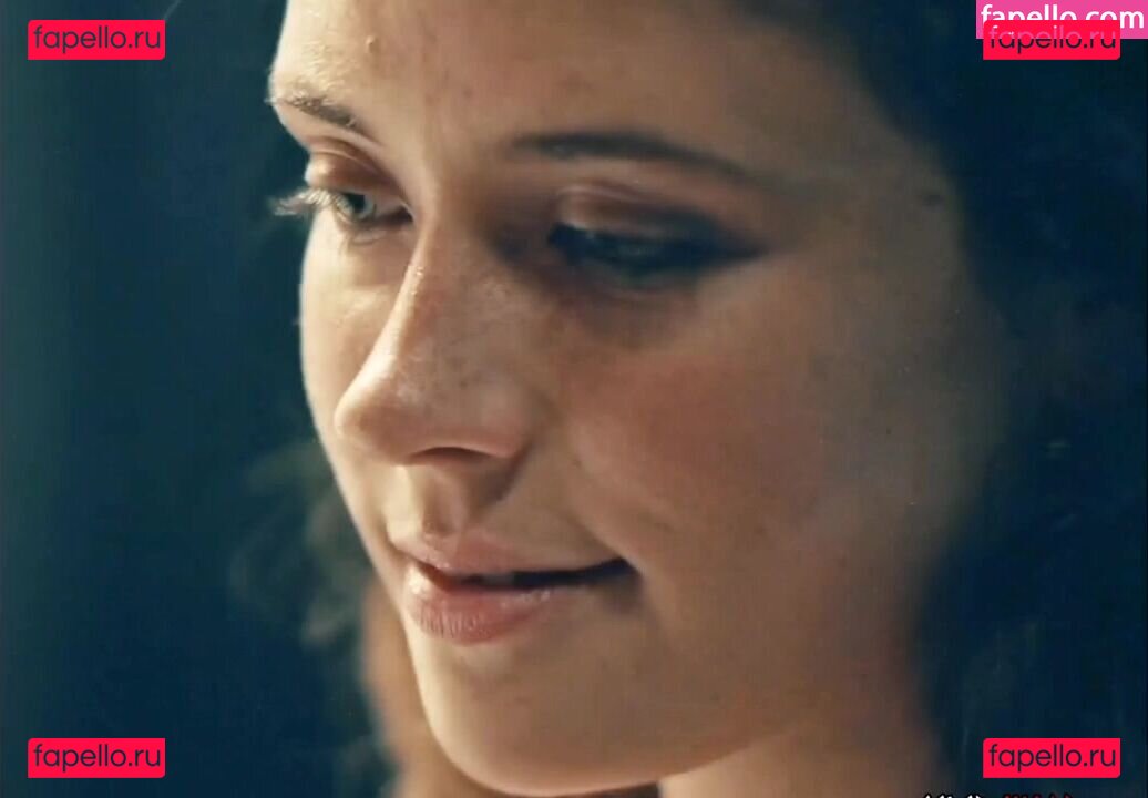 Mia Tomlinson / miavtomlinson