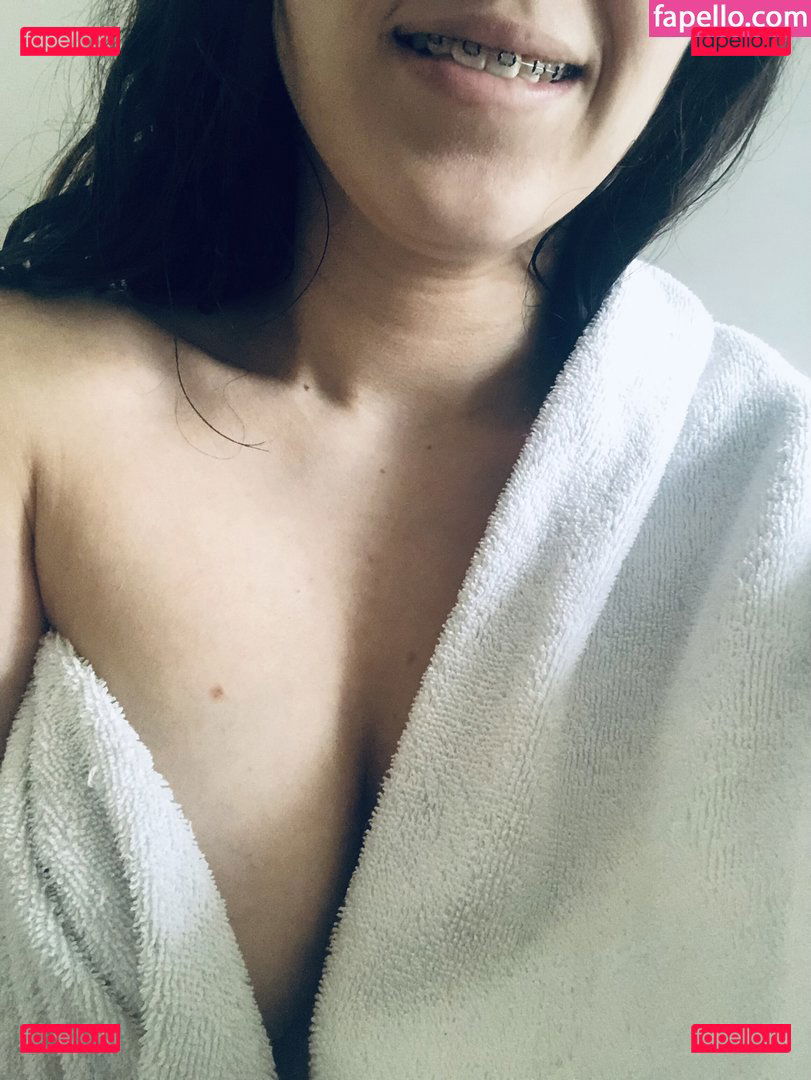 yolenaparicio / yoyolen Onlyfans Photo Gallery 