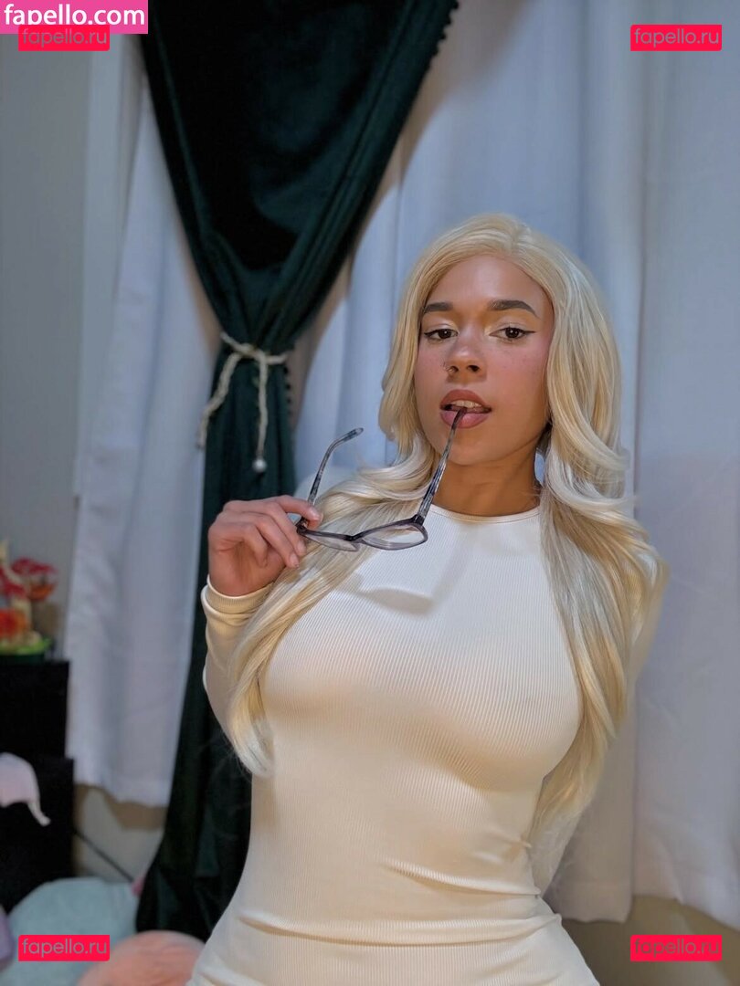 Emmy Steele / emmmysteele / emmy.ste Onlyfans Photo Gallery 