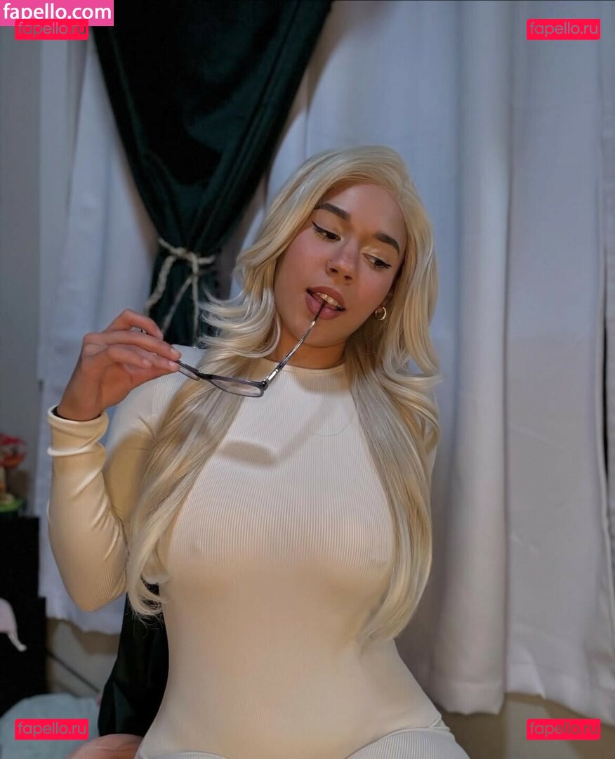 Emmy Steele / emmmysteele / emmy.ste Onlyfans Photo Gallery 