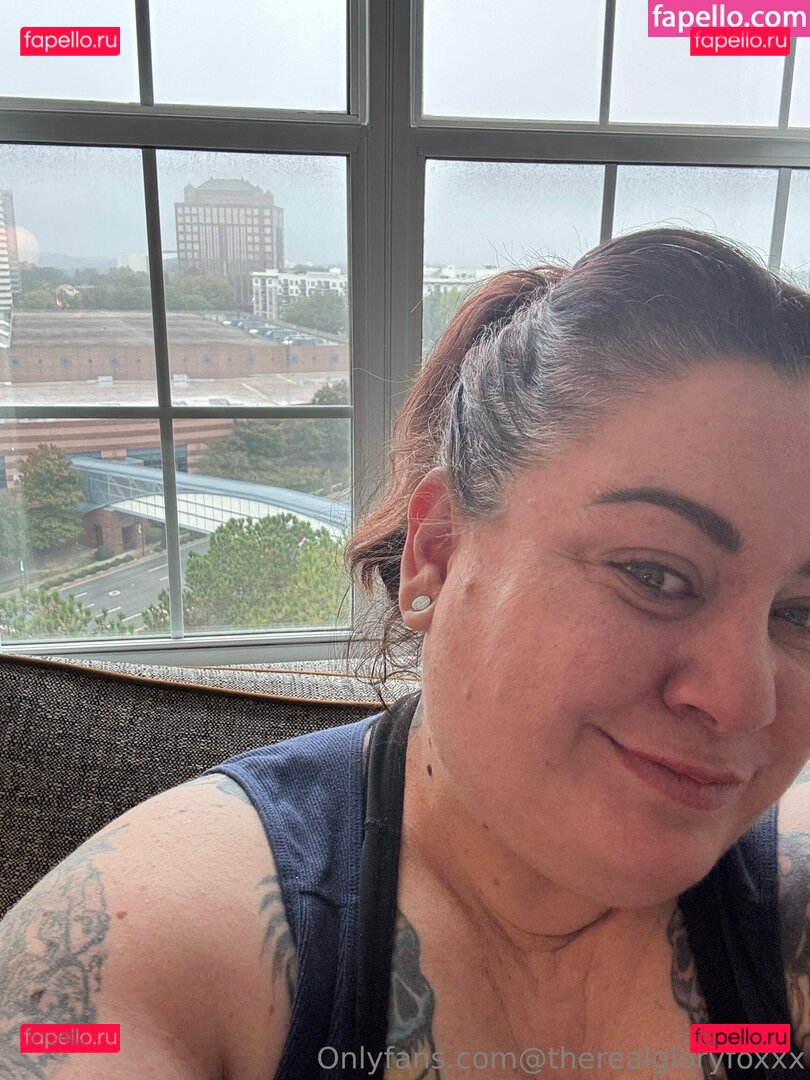 gloryalfonzov / therealgloryfoxxx Onlyfans Photo Gallery 