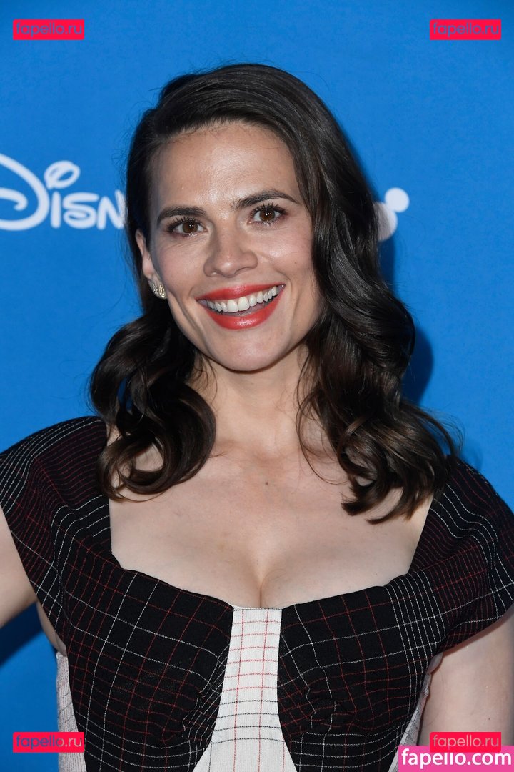 Hayley Atwell / wellhayley Onlyfans Photo Gallery 