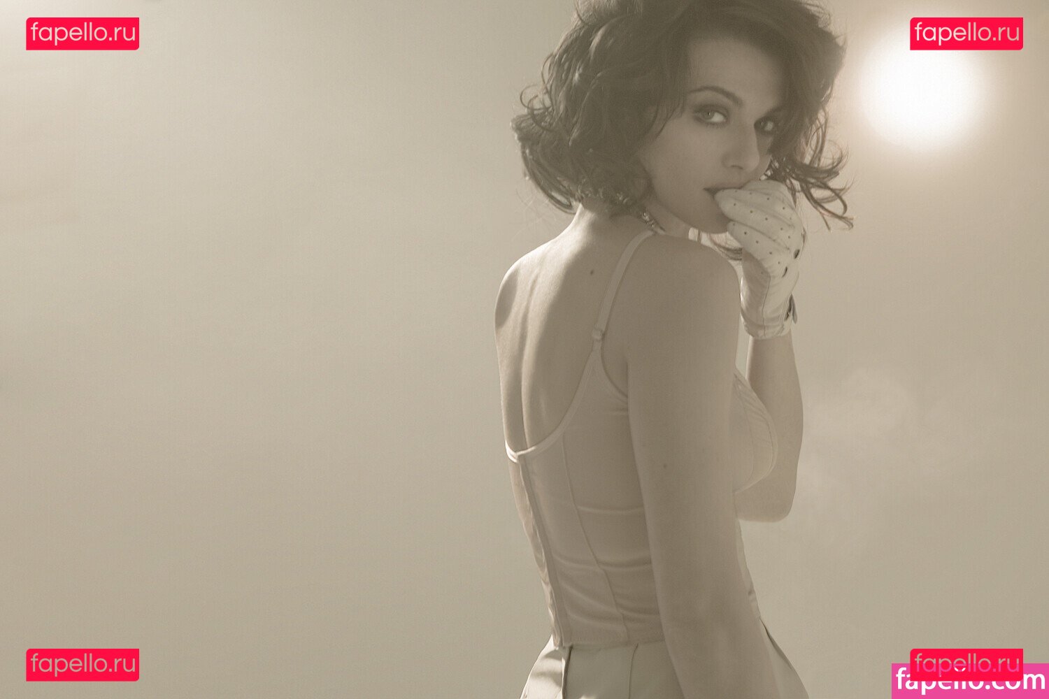 Rachel Weisz Nude Onlyfans Photo 26