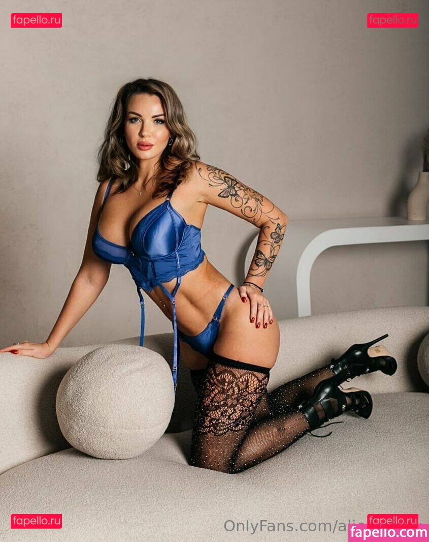 alicee.foxx / alicefoxartist Onlyfans Photo Gallery 