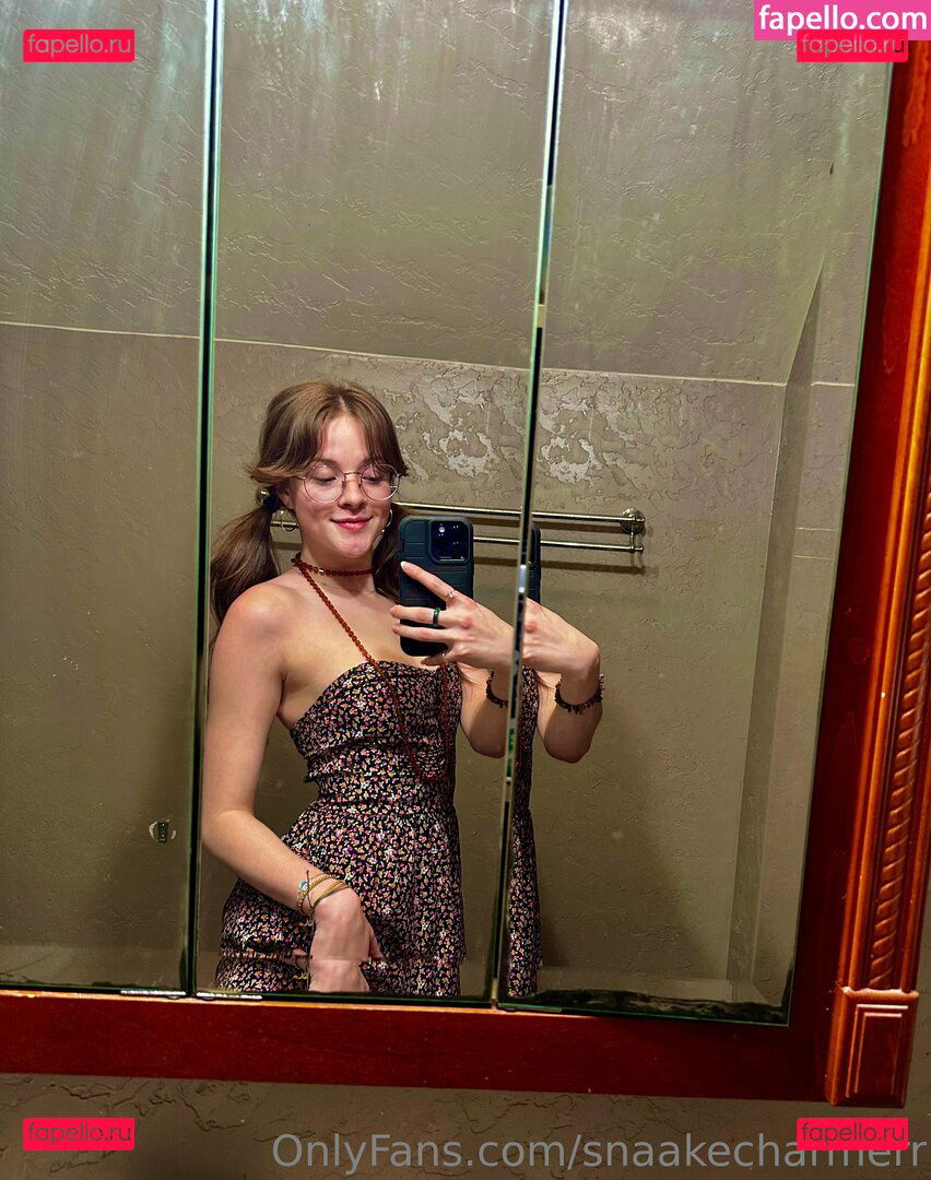 riley_w02 / snaakecharmerr / snaeckers Onlyfans Photo Gallery 