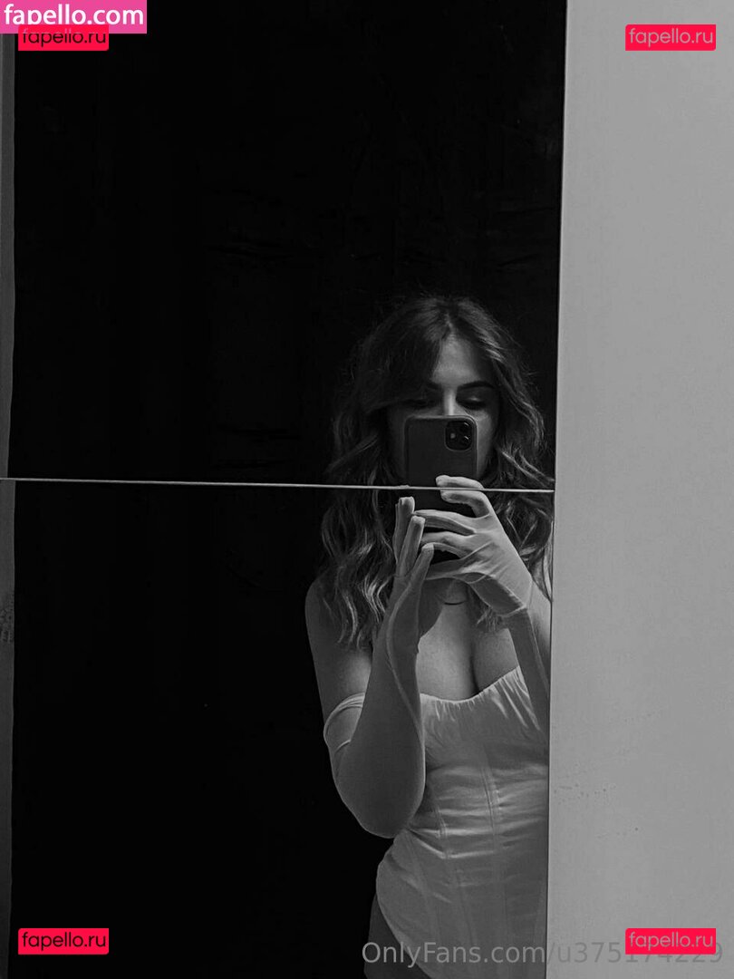 laura22777 / lauren777 Onlyfans Photo Gallery 