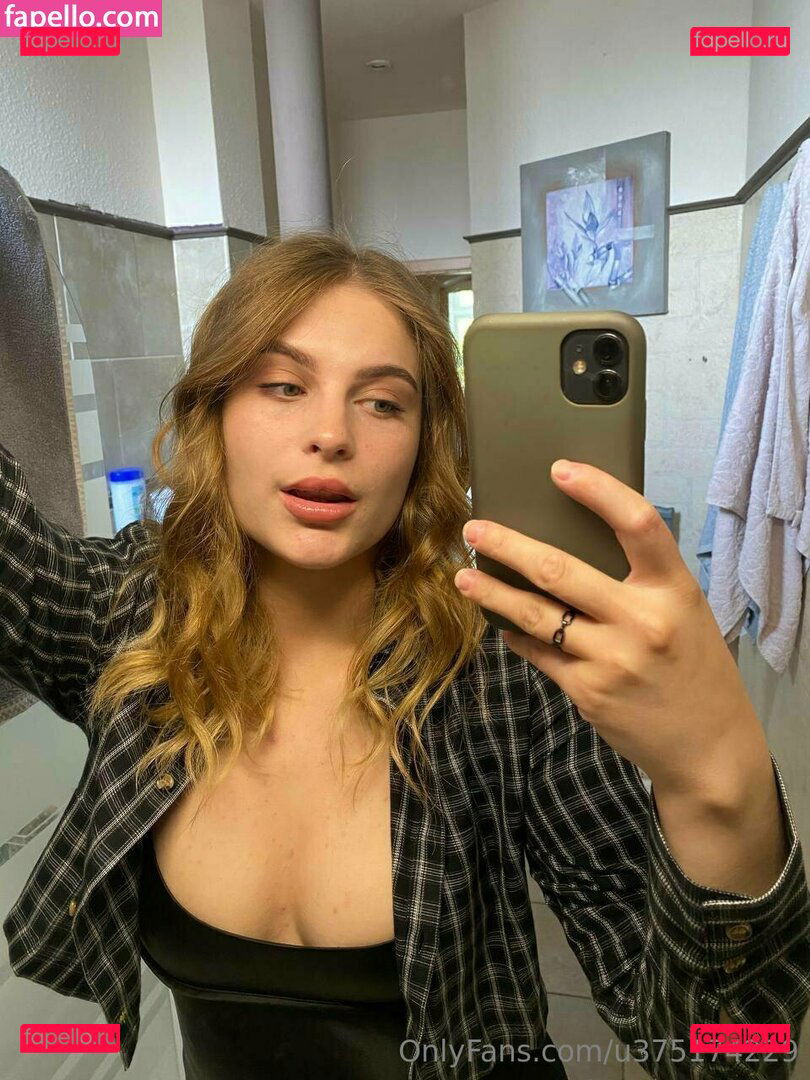 laura22777 / lauren777 Onlyfans Photo Gallery 