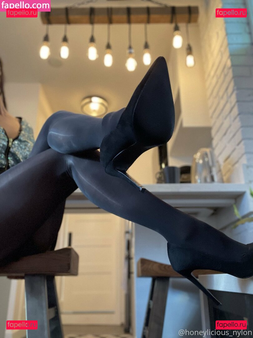 honeylicious.nylons Nude Onlyfans Photo 7