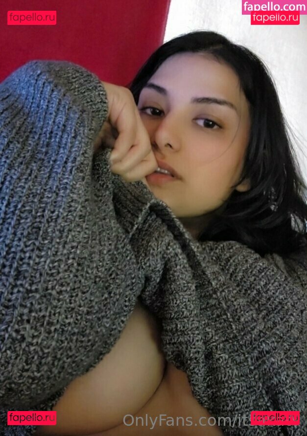 itsakatv Onlyfans Photo Gallery 