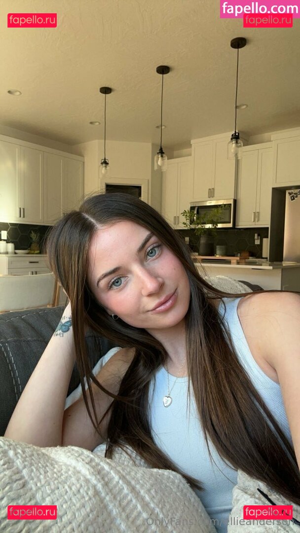 ellieanderphd / ellieanderson Onlyfans Photo Gallery 