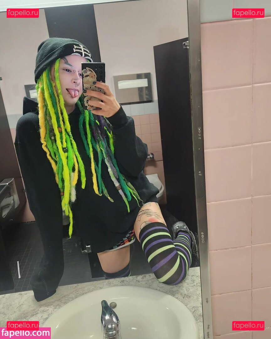 Sky Burrito / burritoirl / https: / skyburrito Onlyfans Photo Gallery 