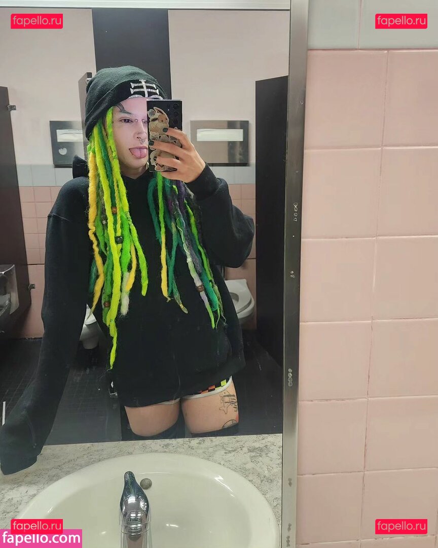 Sky Burrito / burritoirl / https: / skyburrito Onlyfans Photo Gallery 