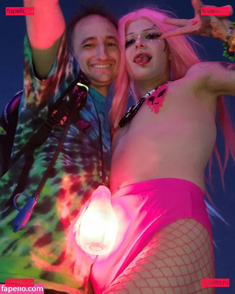 Sky Burrito / burritoirl / https: / skyburrito Onlyfans Photo Gallery 