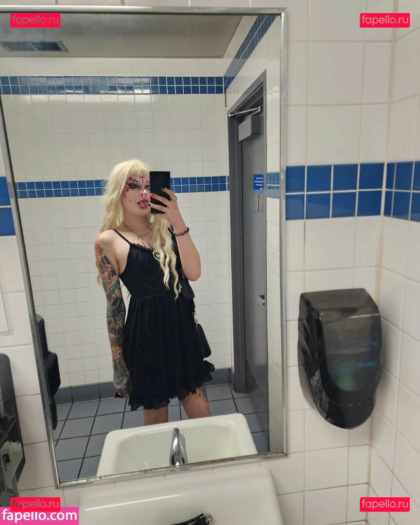 Sky Burrito / burritoirl / https: / skyburrito Onlyfans Photo Gallery 