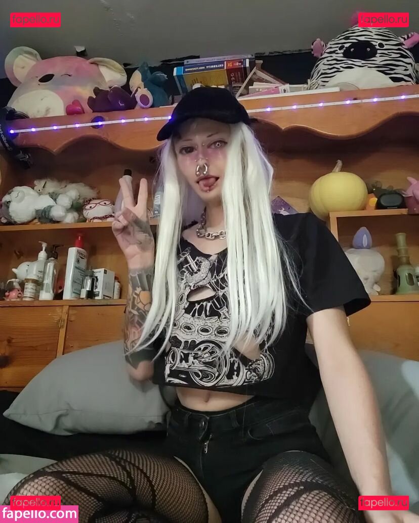 Sky Burrito / burritoirl / https: / skyburrito Onlyfans Photo Gallery 