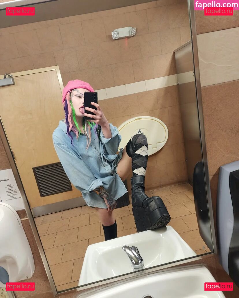 Sky Burrito / burritoirl / https: / skyburrito Onlyfans Photo Gallery 