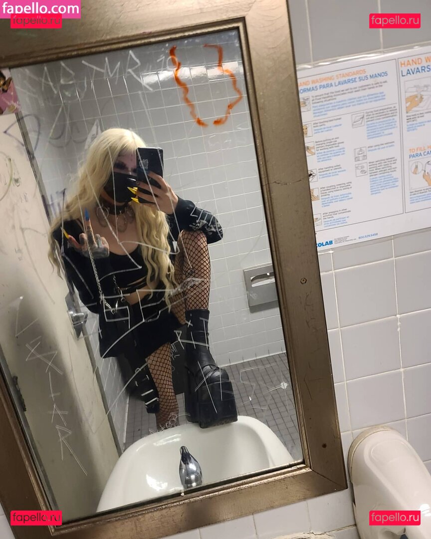 Sky Burrito / burritoirl / https: / skyburrito Onlyfans Photo Gallery 