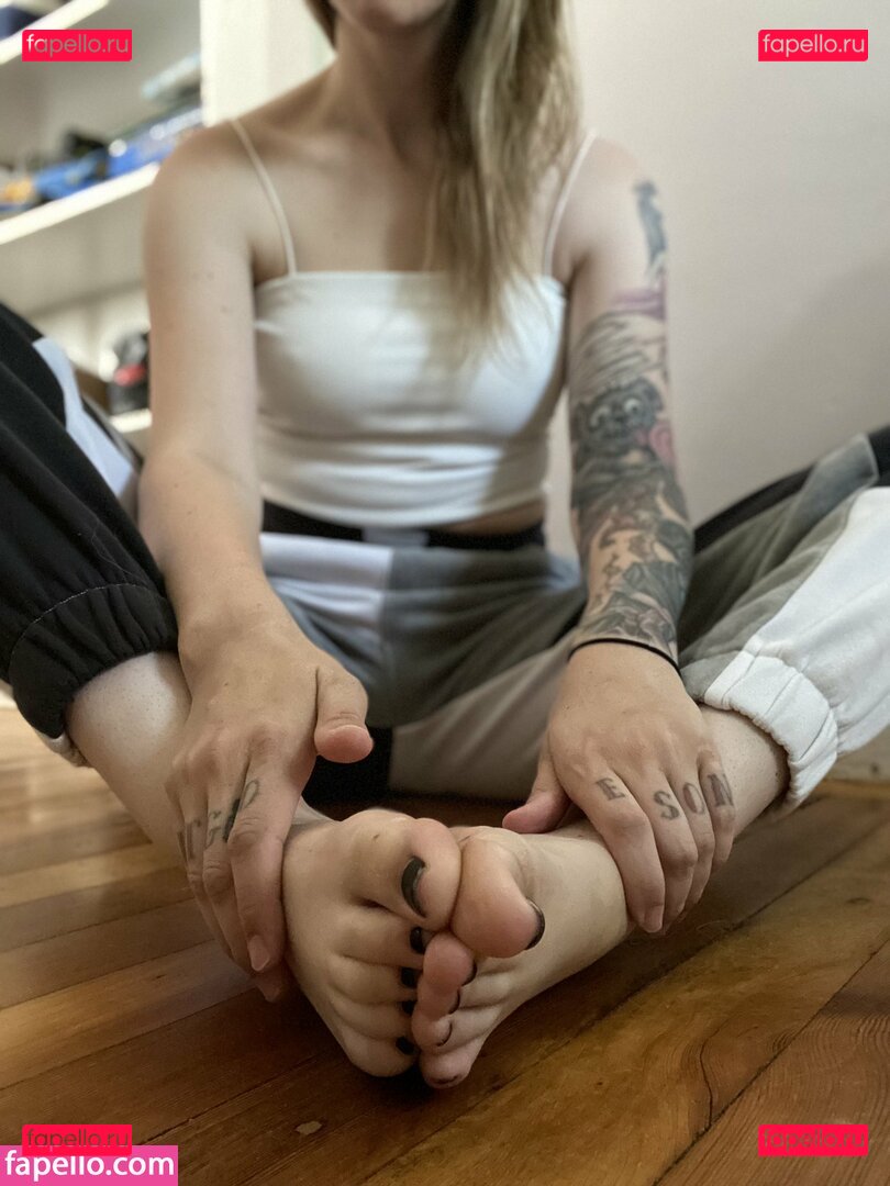 Mamas_Feet_xo / mamasfeet_x / mamasmelons Onlyfans Photo Gallery 