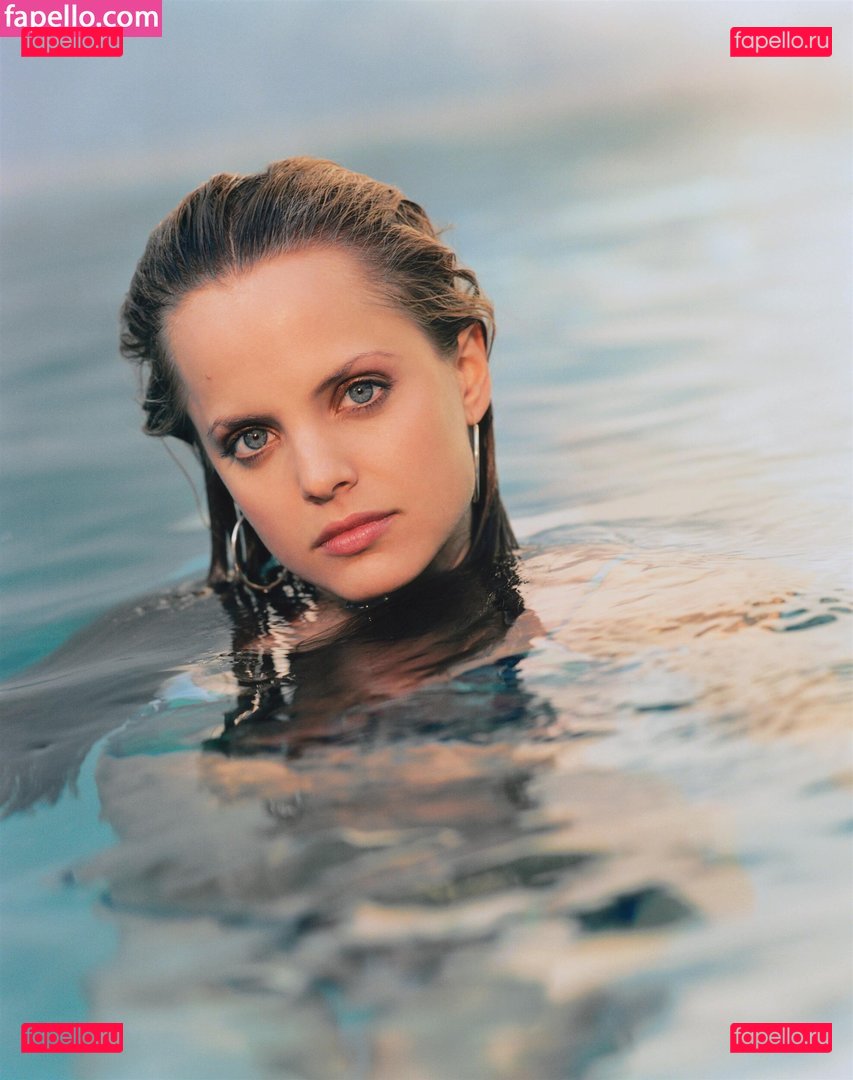 Mena Suvari Nude Onlyfans Photo 66