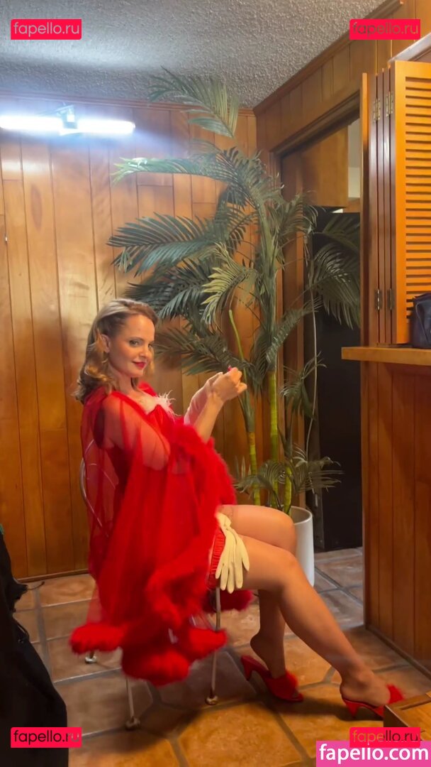 Mena Suvari Nude Onlyfans Photo 51