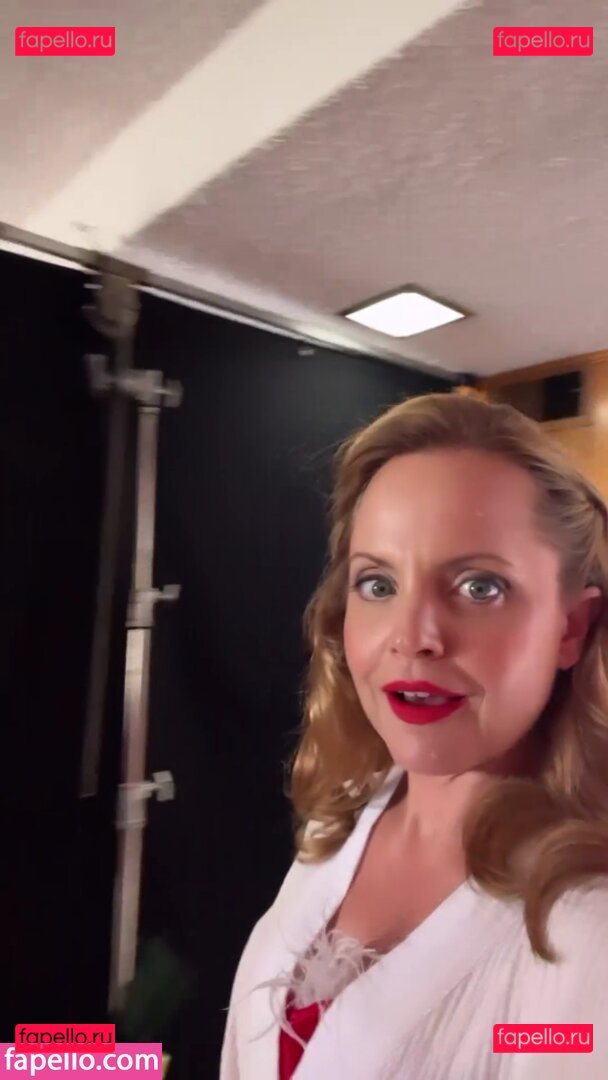Mena Suvari Nude Onlyfans Photo 47