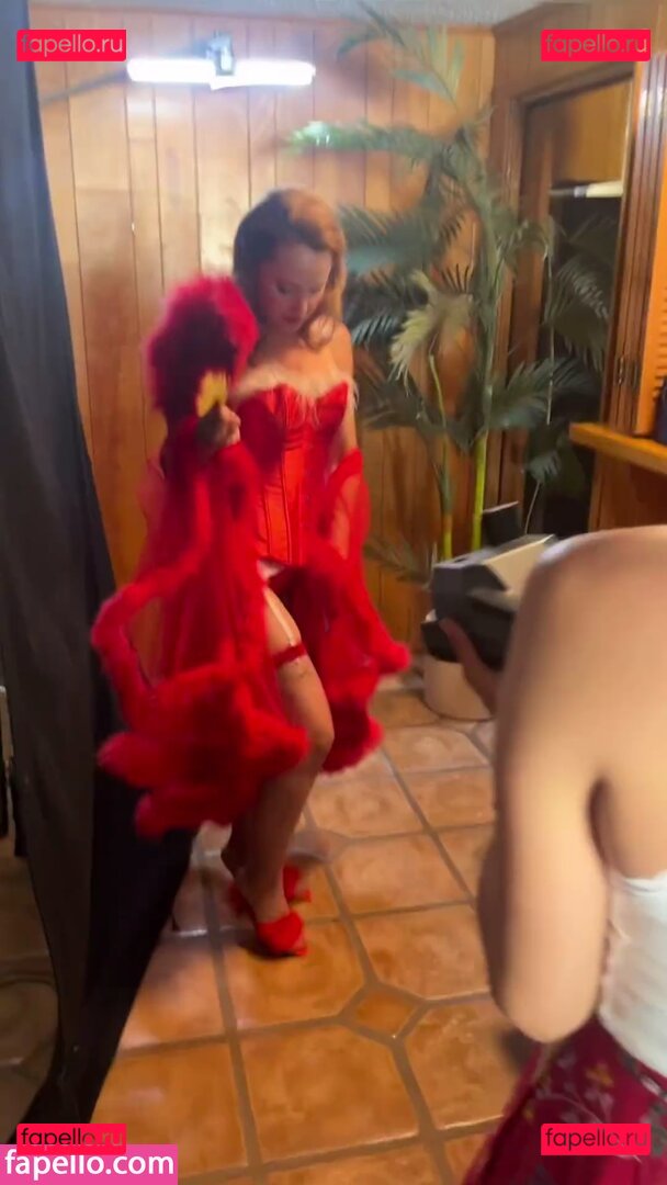 Mena Suvari Nude Onlyfans Photo 45