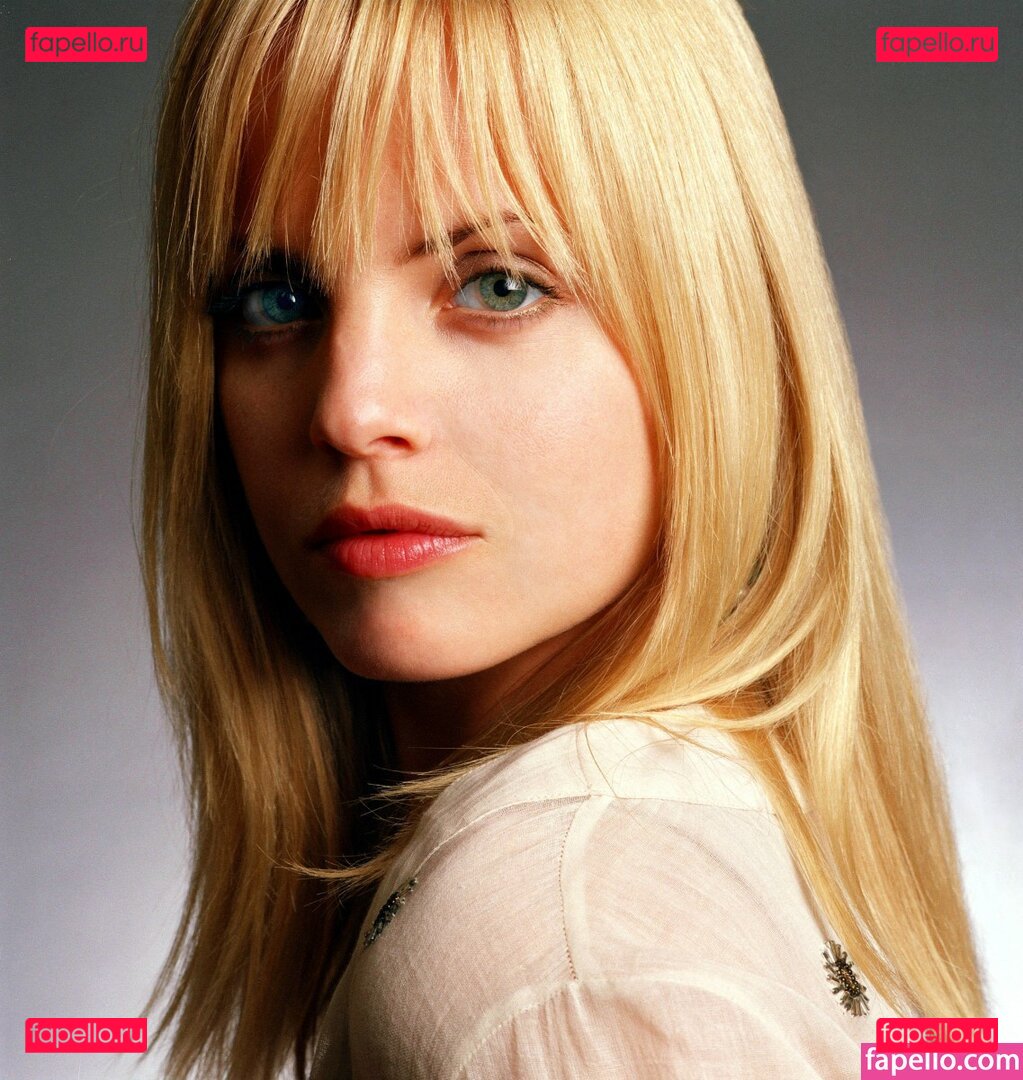 Mena Suvari Nude Onlyfans Photo 15