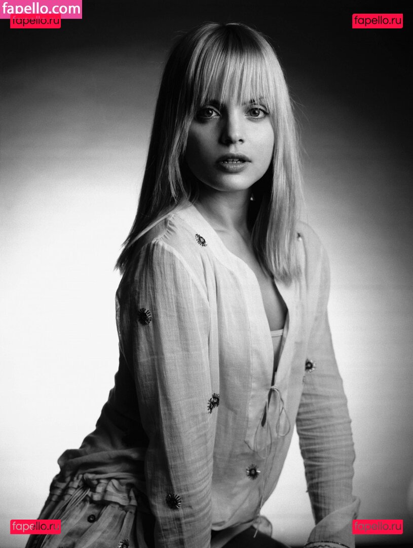 Mena Suvari Nude Onlyfans Photo 10