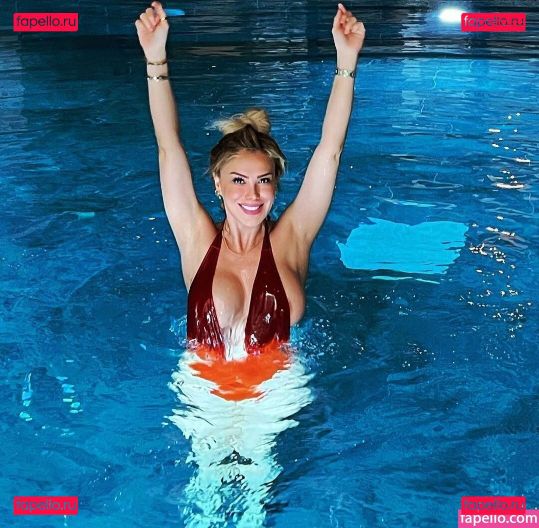 Esra Ersoy / esra Onlyfans Photo Gallery 