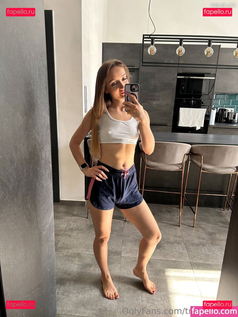 tinybrunettekira / transgirlkira Onlyfans Photo Gallery 