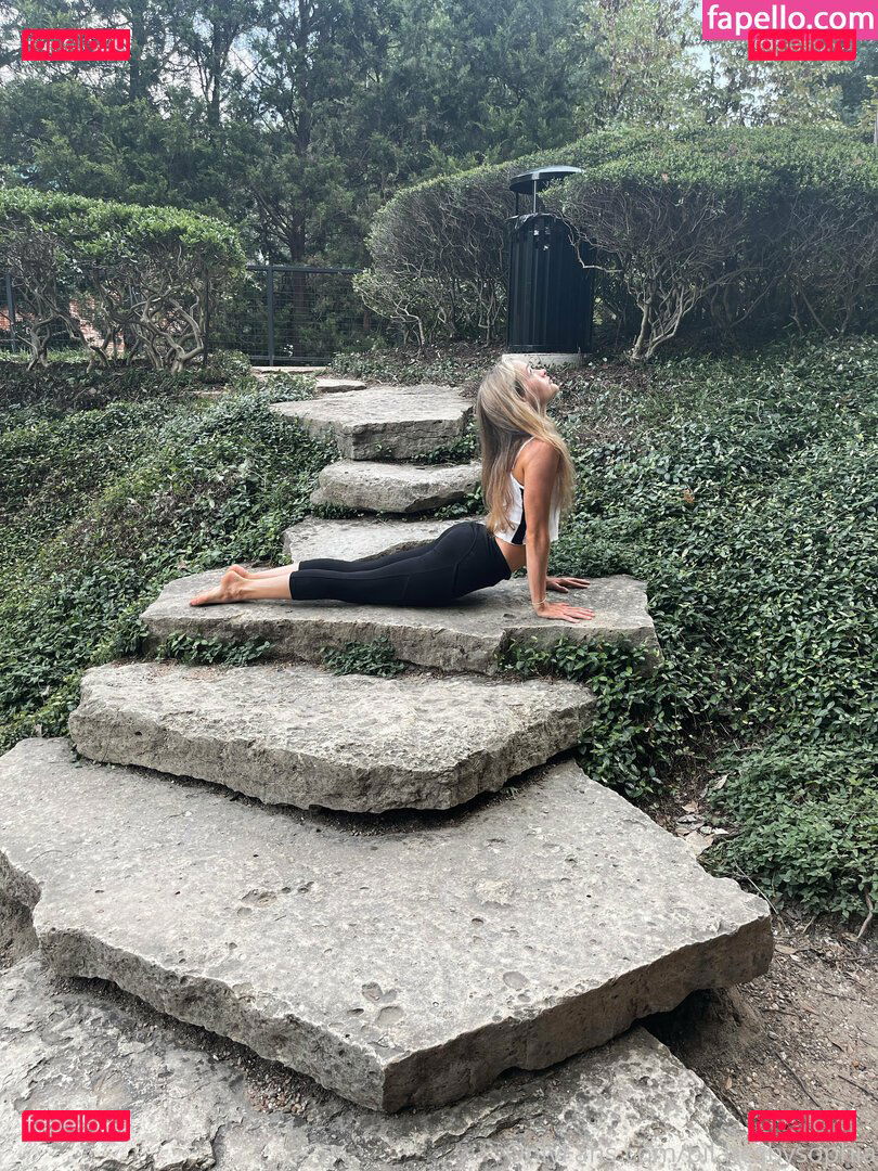 flowwithsky / skyflowartist Onlyfans Photo Gallery 